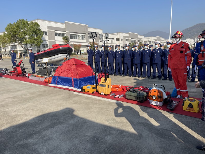 消防官兵参观我们的产品 消防官兵参观我们的产品