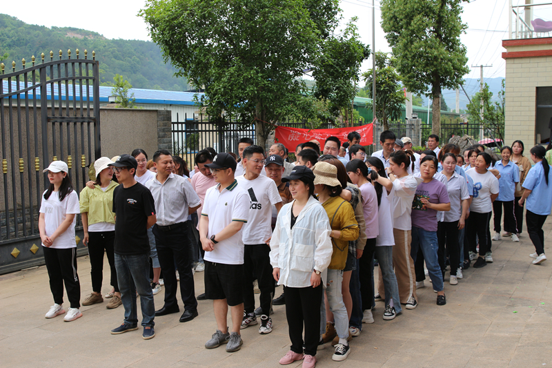 站队3.jpg 站队3.jpg